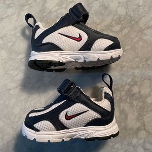 NWOT- Nike Baby shoes (2c)